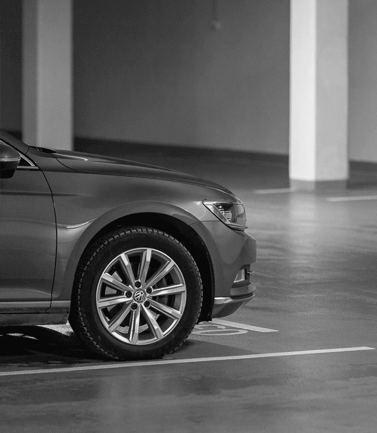 <h3><span style="color:#ffffff"><span style="background-color:#000000">Access to Nearby Parkings</span></span></h3>