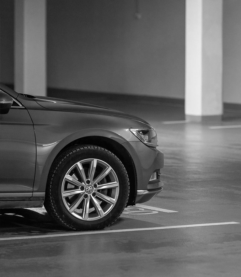 <h3><span style="color:#ffffff"><span style="background-color:#000000">Access to Nearby Parkings</span></span></h3>