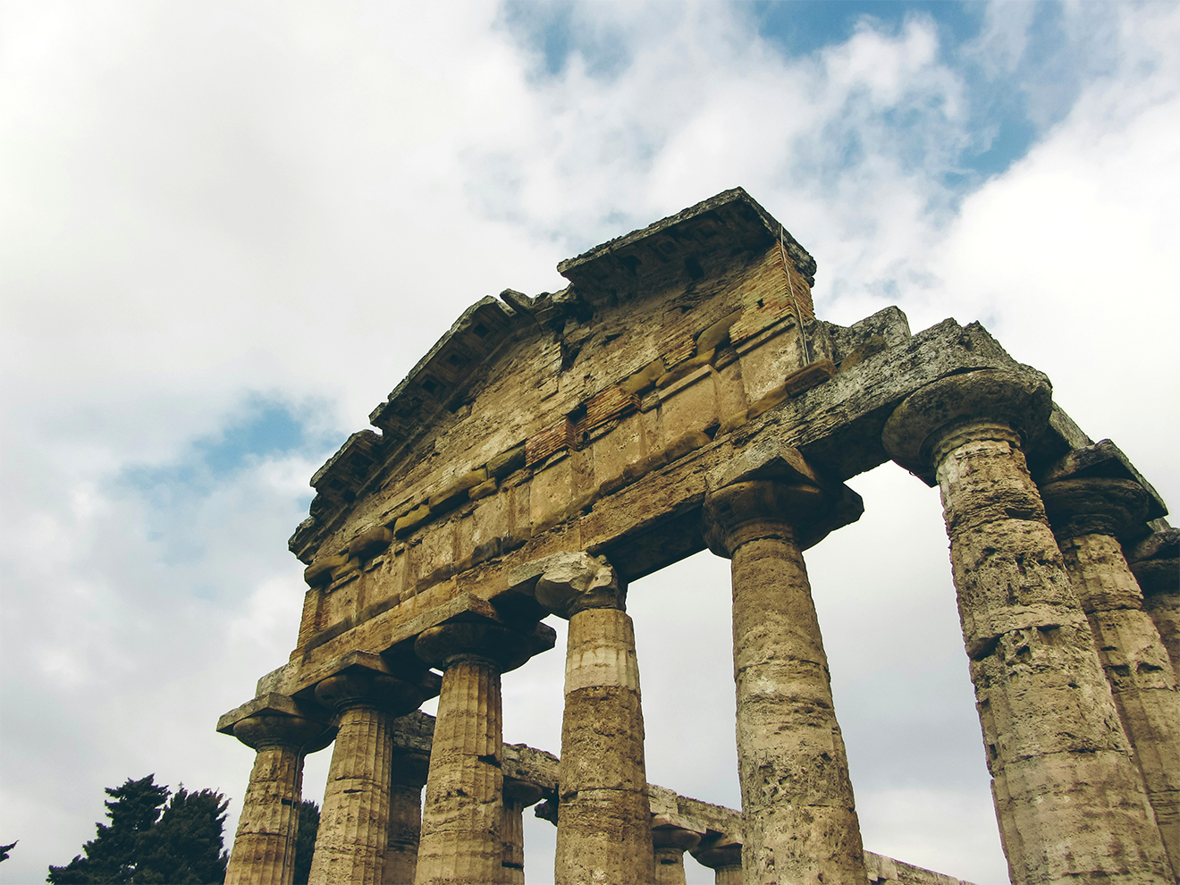 <p><span style="color:#ffffff"><span style="font-size:16px"><span style="background-color:#000000">Temple of Paestum</span></span></span></p>
