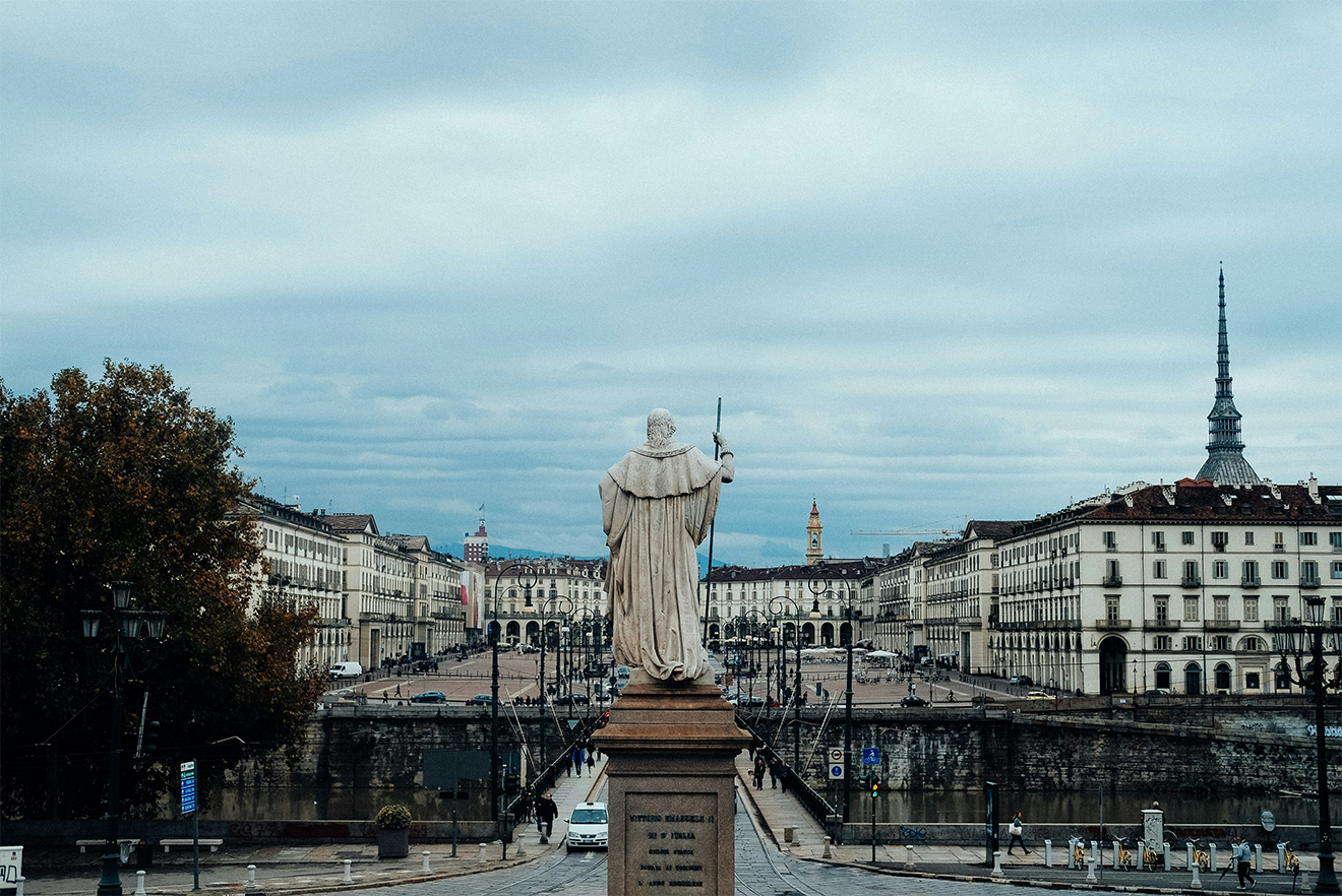 <h3><span style="color:#ffffff"><span style="font-size:16px"><span style="background-color:#000000">Turin</span></span></span></h3>