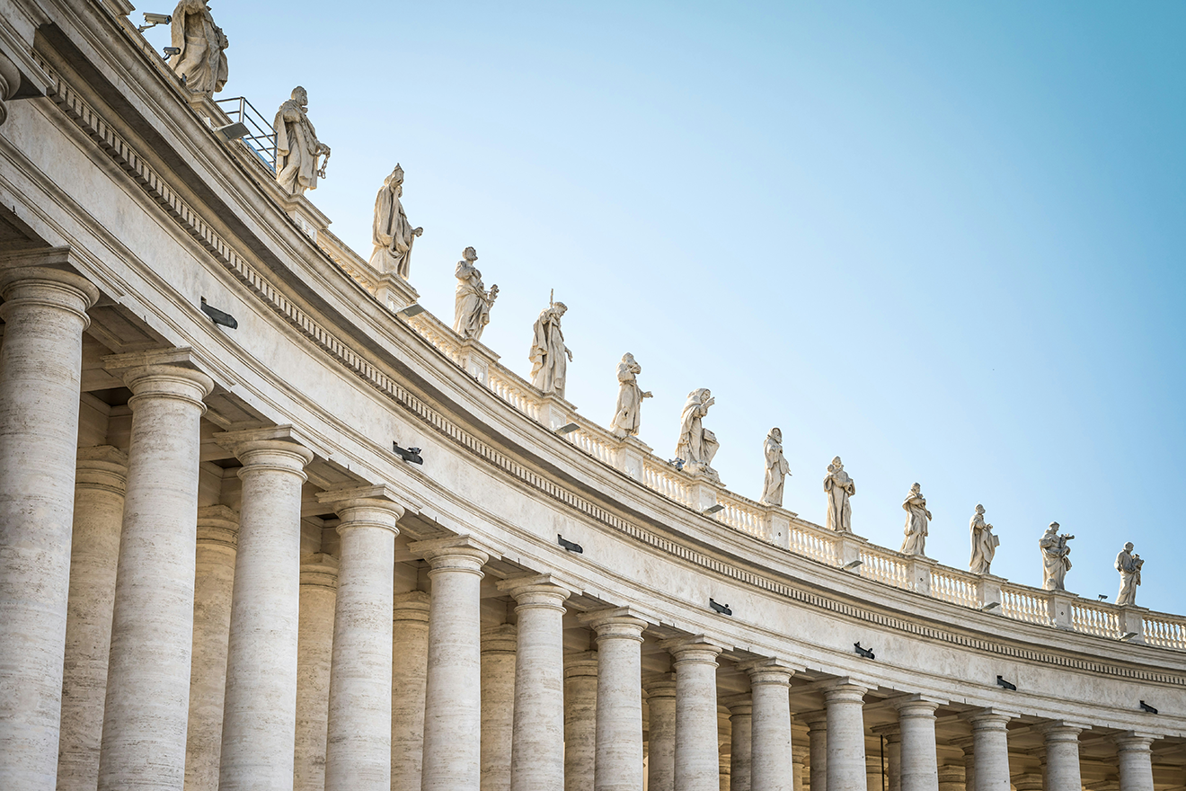 <h2><span style="color:#ffffff"><span style="font-size:16px"><span style="background-color:#000000">St. Peter's Basilica</span></span></span></h2>